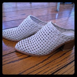 Intentionally Blank Caps Basket in bone size 9